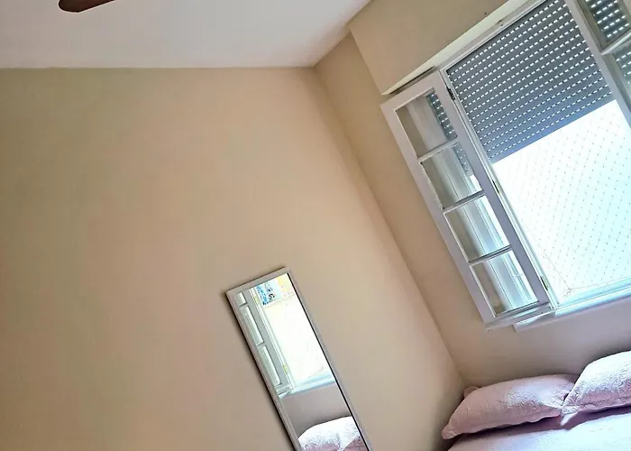 Quarto Com Anfitria Em Copa